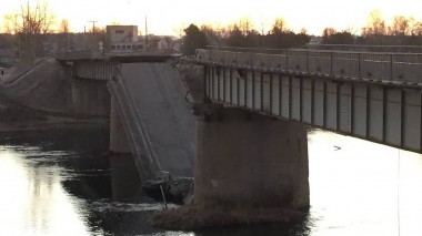 Обрушился мост