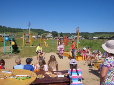 Детская площадка объединила хутор